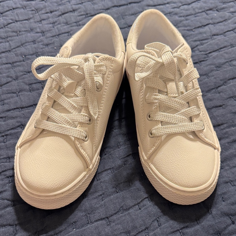 Girls Low Top Sneakers - White size 2